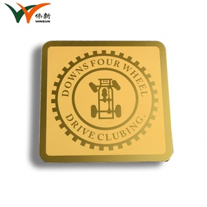 Sous-verre carré en métal doré avec impression sérigraphique – Offre promotionnelle à succès - Product Image 2