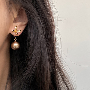 Boucles d'oreilles plaqué or à la mode Boucles d'oreilles de fête de mariage de luxe Boucles d'oreilles en perles tendance créative coréenne pour femmes - Product Image 6