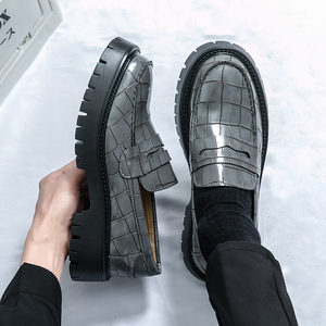 Chaussures décontractées rétro tendance à enfiler, tige en PU, semelle épaisse en caoutchouc rehaussée, toutes saisons, pour l'extérieur - Product Image 4