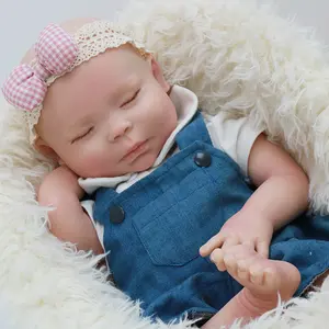 Poupées réalistes mignonnes en silicone plein, souriantes, avec vêtements interchangeables, éducatives, bébés <span class=keywords><strong>reborn</strong></span> pour filles - Product Image 1