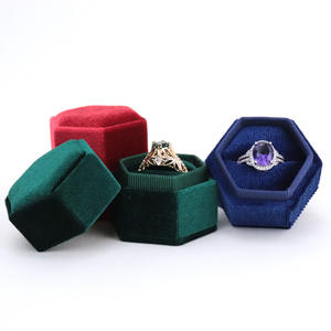 Caja de Joyería de Terciopelo de Alta Calidad, Forma Hexagonal, Logotipo Personalizado, Caja de Anillo de Terciopelo, Caja de Regalo para Anillo de Boda - Product Image 1