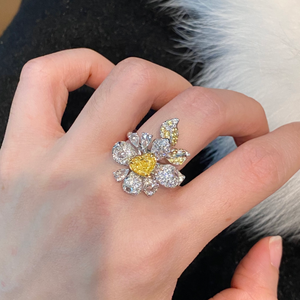 Anello di Lusso con Diamante Giallo Naturale da 1 Carato Taglio a Cuore, Montatura a Fiore con Griffe, Certificato, Regalo Unisex per Feste - Product Image 4