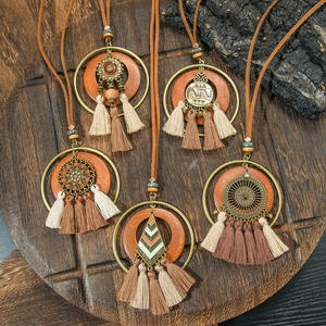 Винтажное женское длинное ожерелье в богемном этническом стиле с геометрическим узором, деревянными элементами, минималистичное, в стиле хиппи, на шерстяной кофте - Product Image 5