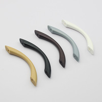 Perilla Moderna de Plástico con Manija Negra para Muebles de Cocina, Cómodas y Armarios - Duradera y de Fácil Instalación, Diseño en Forma de Arco