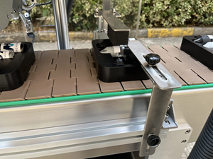 Máquina Etiquetadora Automática Eléctrica CX-RT con Pantalla Táctil y PLC para Cajas, Botellas y Envases de Vidrio - Product Image 4