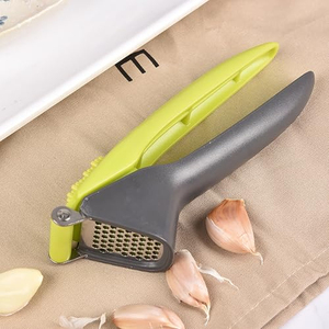 Prensa de Ajo de Acero Inoxidable Premium, Fácil de Limpiar y Práctica Picadora de Ajo para Cocina - Product Image 2