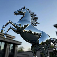 Sculpture de cheval volant en acier inoxydable moderne et sur mesure, grande taille, peinte sur mesure pour la décoration de la maison