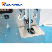 Machine d'emballage automatique Moonpack MP-VFFSL5-199ml pour jus, lait et liquides, en sachets et pochettes en film plastique