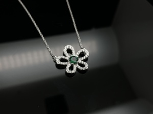 Collar de Plata 925 con Esmeralda Cultivada, Diseño de Flor Elegante, para Uso Diario, Cumpleaños, un Gran Regalo Sorpresa para Chicas - Product Image 5