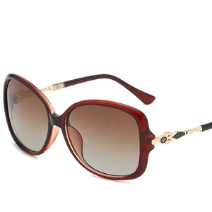 <b>Light</b> <b>Shade</b> Sunglasses New High Quality Fashionable Custom logo Polarized Plastic Sunglasses for Women - Product Image 4