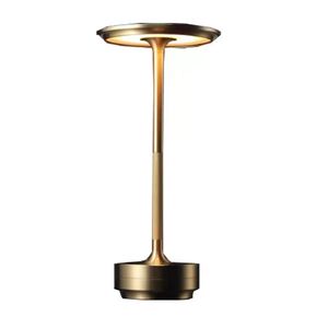 Lampe de table LED en métal de style nordique pour bar et restaurant, lumière blanche chaude 2700K, commande tactile, veilleuse pour camping en extérieur et café - Product Image 1