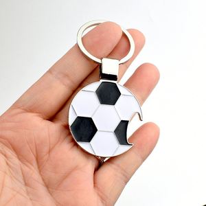 Porte-clés décapsuleur en métal en forme de ballon de football, cadeau promotionnel, ornement pratique à suspendre à la maison - Product Image 4