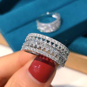 Anello di Lusso F1442 in Oro Bianco con Diamanti Taglio Baguette Colore G Naturale Gioielli da Sposa per Donna - Product Image 1