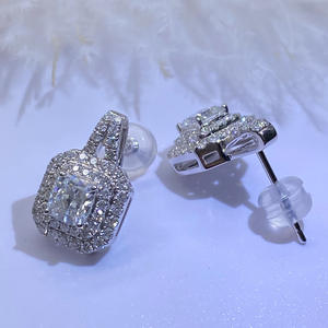 Orecchini di Lusso in Oro Bianco con Diamanti Taglio Radiant Colore D Naturali Certificati GIA Gioielli da Matrimonio Stile Femminile - Product Image 4