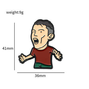 دبوس زينة على شكل نجم كرة القدم من سلسلة مانشستر يونايتد، شارة معدنية كرتونية للملابس وحقائب الظهر وإكسسوارات الملابس - Product Image 3
