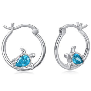 Boucles d'oreilles créoles tortue argentées avec cristaux bleus taille poire sertis clos, pour femme, motif animal mignon, à porter au quotidien - Product Image 1