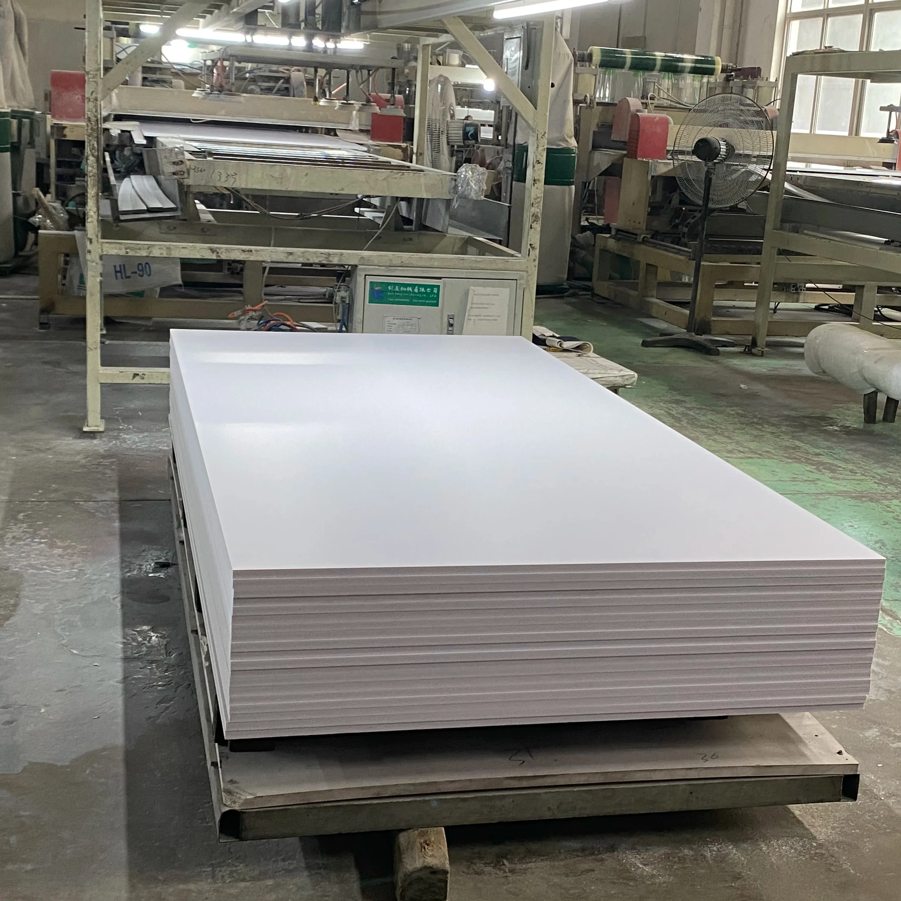 Commercio all'ingrosso della fabbrica 3mm 5mm 4x8 piedi segni esterni bianco flessibile in plastica espansa Celuca Forex foglio PVC pannello di schiuma