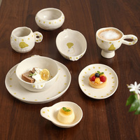 Service de table en céramique de grès peint à la main, style japonais moderne et minimaliste, motif poire verte sous glaçure, pour usage personnel