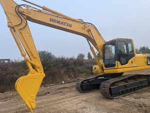 รถขุดตีนตะขาบ Komatsu PC220-7 & PC220-8N1 มือสองคุณภาพสูง ขนาด 22 ตัน พร้อมเครื่องยนต์และอุปกรณ์เสริมสำหรับขาย - Product Image 3