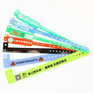Pulsera de Vinilo PVC Personalizada con Logotipo para Festivales de Natación - Product Image 4