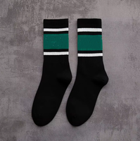 Chaussettes en coton personnalisées de marque d'usine chinoise pour hommes et femmes et peuvent être fabriquées par votre conception et votre logo