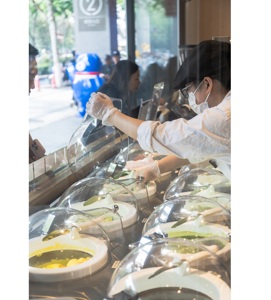 La mejor opción para la tienda de helados, cree y muestre varios lotes de helado recién hecho en el área de la barra de su mostrador frontal - Product Image 1