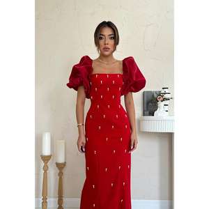 Elegante Vestido de Noche Rojo de Terciopelo con Cuello Cuadrado, Mangas con Volantes, Silueta Ajustada y Cintura Natural - Product Image 3