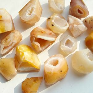 Vente en gros de cristaux de guérison en agate géode de style bohème naturel de haute qualité, forme libre, décoration d'intérieur, CRYSTAL HOLA poli - Product Image 2