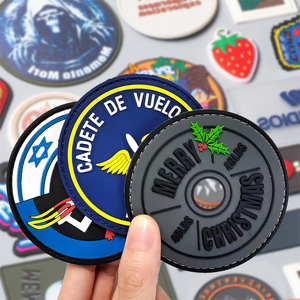 Bán Buôn Tùy Chỉnh PVC Vá Với Móc Vòng Lặp Fastener Silicon Cao Su Mềm PVC Cho Velcro Vá Trong Trái Tim Hoa Hình Dạng Nhà Máy Giá - Product Image 1