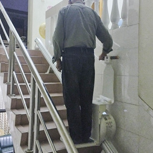 Elevador <span class=keywords><strong>de</strong></span> <span class=keywords><strong>Escaleras</strong></span> Recto Inalámbrico para el Hogar con Control Remoto y Arranque y Parada con un Solo Clic - Product Image 1