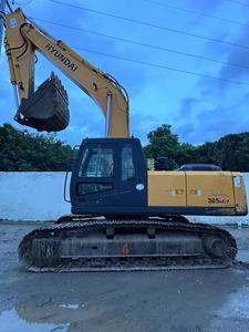 Excavatrice sur chenilles Hyundai 305LC-7 d'occasion en stock avec godet de 1,38 m, poids opérationnel de 30 tonnes, moteur, pompe et roulement - Product Image 4