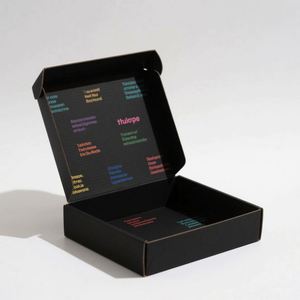 Boîtes d'emballage rigides magnétiques écologiques recyclées biodégradables personnalisées pour vêtements, avec laminage mat et revêtement UV - Product Image 5