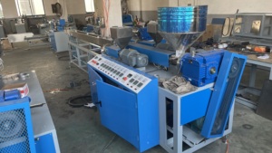 Uno dos tres colores 36,5/1 PP máquina para hacer pajitas 1400 pcs/min máquina de pajitas de jugo hacer pajitas de plástico PP PLA - Product Image 5