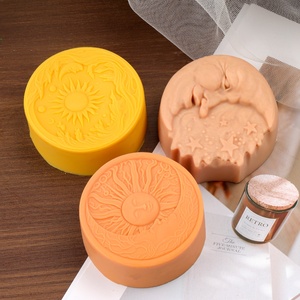 Moule à savon en silicone DIY exquis style rétro, motif soleil et lune en relief, moule circulaire en résine soleil et lune pour décoration artistique - Product Image 2