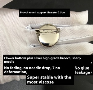 6.8cm High-End Styling Multi-<span class=keywords><strong>Color</strong></span> carneiro Camélia Broche Pequeno Perfumado Flor Pinos Liga Cadeia Chapeamento Broches de moda - Product Image 4