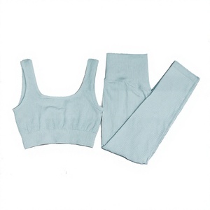 Ensemble de sport pour femme : soutien-gorge de yoga sans couture torsadé et legging taille haute à manches courtes, imperméable et respirant - Product Image 1