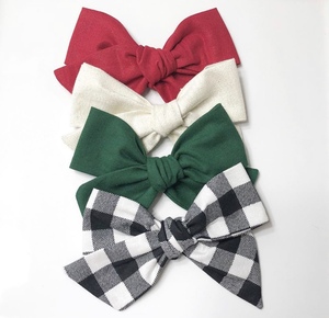 Barrettes de Noël personnalisées pour bébé fille, nœuds rouges faits à la main, nœuds en vichy faits à la main - Product Image 1