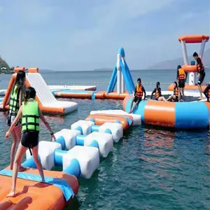 Parque aquático inflável flutuante inflável para ilha do mar 2024, conjunto de equipamentos inflável para obstáculos