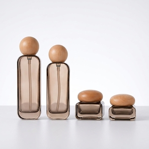 Ensemble de flacons et pots cosmétiques en verre ambré personnalisés de qualité supérieure, avec bouchons en bois, emballage de luxe pour lotion et sérum de soin de la peau, pour les marques de beauté et de <span class=keywords><strong>spa</strong></span>, OEM ODM - Product Image 1