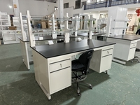 Table d'appoint de laboratoire à cadre en C entièrement en acier Banc d'îlot de laboratoire de salle de chimie médicale avec étagère de réactif d'évier pour les ateliers scolaires