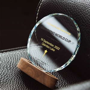Trophée en cristal K9 à facettes rondes, plaque de protection, base en bois optique polie, souvenir d'entreprise personnalisé, cadeau de reconnaissance - Product Image 4