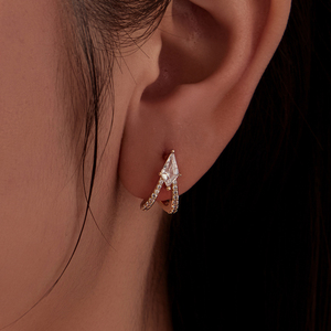 Pendientes Geométricos Tipo Huggie, Chapados en Oro, con Circonita Corte Princesa, Joyería Moderna para Mujer, Ideal para Fiestas - Product Image 5