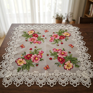 <span class=keywords><strong>Tovaglia</strong></span> Quadrata Monouso in Poliestere 100% <span class=keywords><strong>con</strong></span> Ricami Floreali e Trafori per Pasqua - Product Image 1