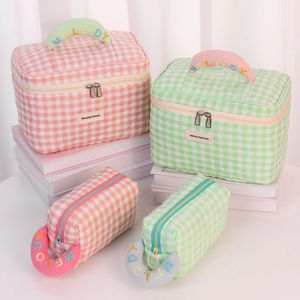 Bolsa de maquillaje a cuadros bonita al por mayor, neceser de diseñador a la moda de gran capacidad, neceser para almacenamiento de cosméticos con logotipo personalizado - Product Image 1