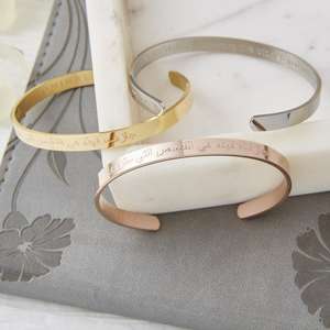 Sapphire — <span class=keywords><strong>Bracelet</strong></span> à manchette ajustable pour femmes, bijoux musulmans avec nom personnalisés et gravés - Product Image 1