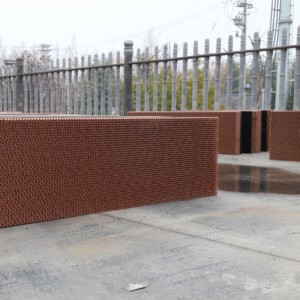 Panel <span class=keywords><strong>de</strong></span> Enfriamiento Evaporativo <span class=keywords><strong>de</strong></span> Papel Kraft con Estructura <span class=keywords><strong>de</strong></span> Panal para un Ganado Feliz y Saludable - Product Image 3