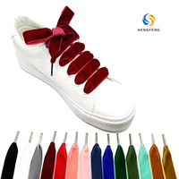 Vente en gros Personnalité créative personnalisée Lacets larges plats en velours sur une face Lacets moelleux