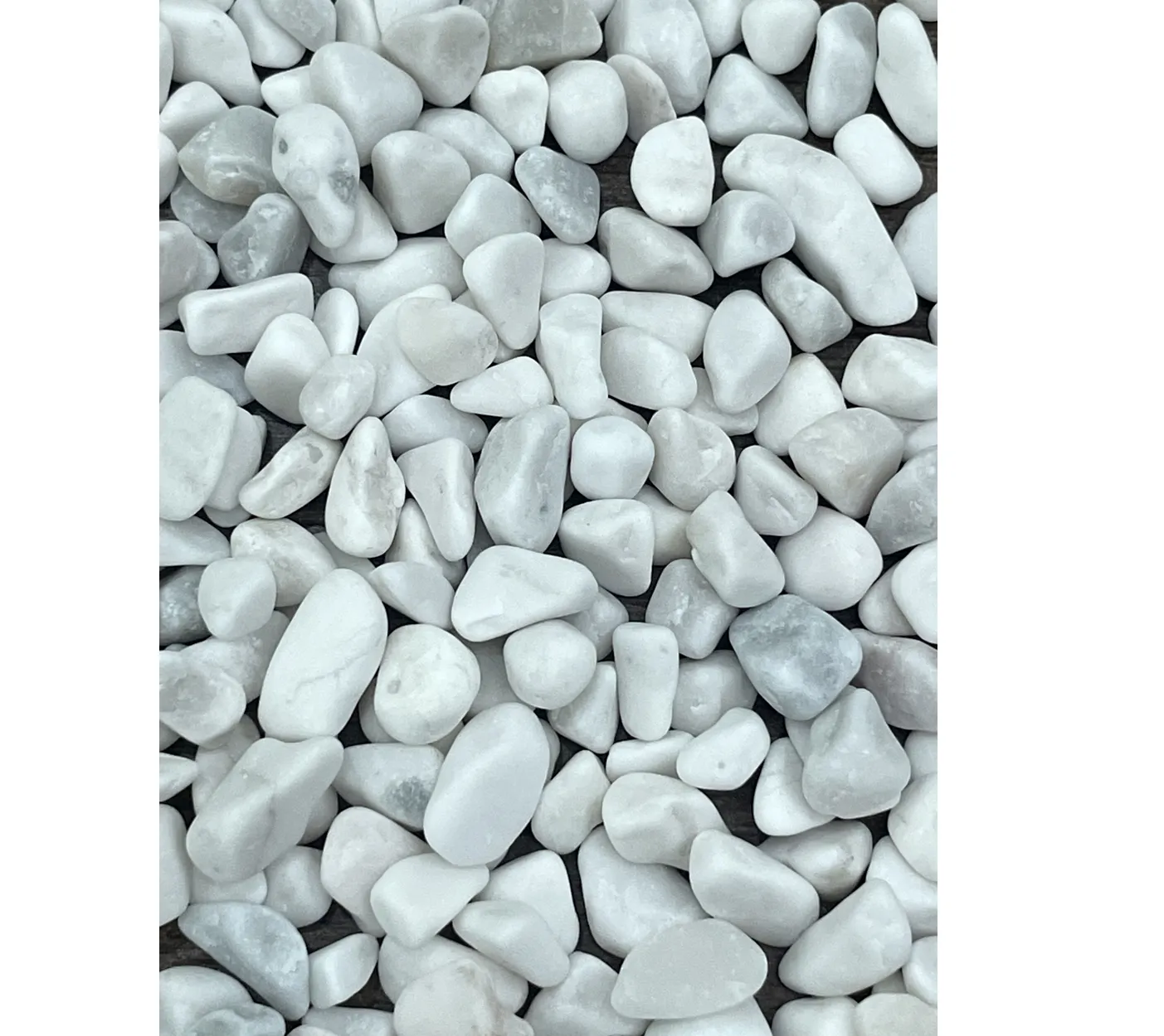 High New Natural Outdoor Decorative Pebbles Indoor High Polished Vases Coloured Stones Pebbles White Cobble Pebble Stones