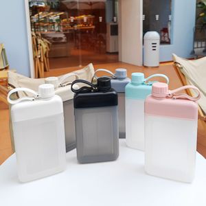 Bouteille d'eau plate de luxe A5 2026, vente en gros, avec logo personnalisé, bouteille en papier format carnet, flacon fin avec poignée, mug transparent portable - Product Image 5