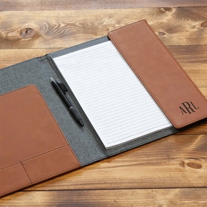 Multifunctional कस्टम निविड़ अंधकार उत्कीर्ण पोर्टफोलियो नोटपैड क्लिप नोटबुक फ़ोल्डर लेखन पैड के साथ पु चमड़े Padfolio कलम पाश - Product Image 4